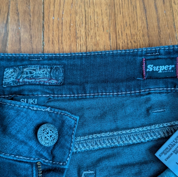 Silver Jeans | Suki Mid Bermuda Jean Shorts | 20 - Picture 3 of 5
